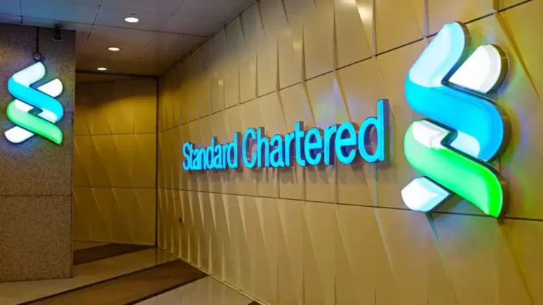 “Bitcoin May Be Ready for a Weekend Rebound: Standard Chartered Predicts Surge to $102,500”